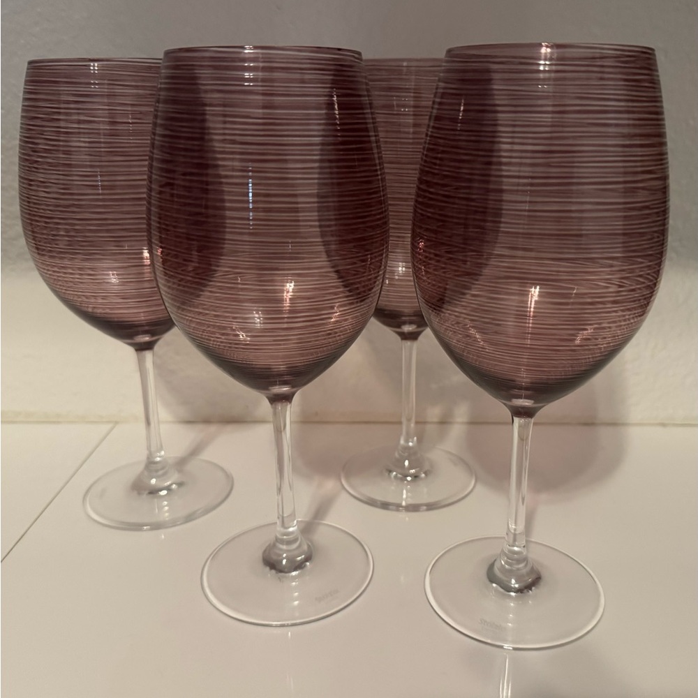 Elegant Wine Glass Set in Purple